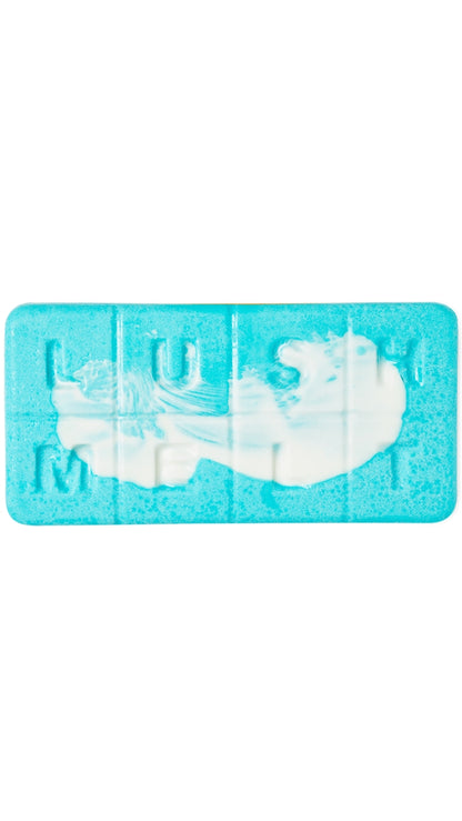 A blue and white marbled rectangular-shaped bath melt that smells like fresh laundry.
