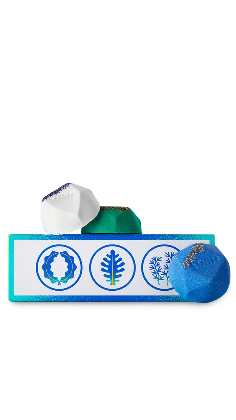 Ippuku Ryo - Cooling Mini Bath Bombs gift featuring three exclusive bath bombs displayed around a blue and white graphic patterned slide gift box. 